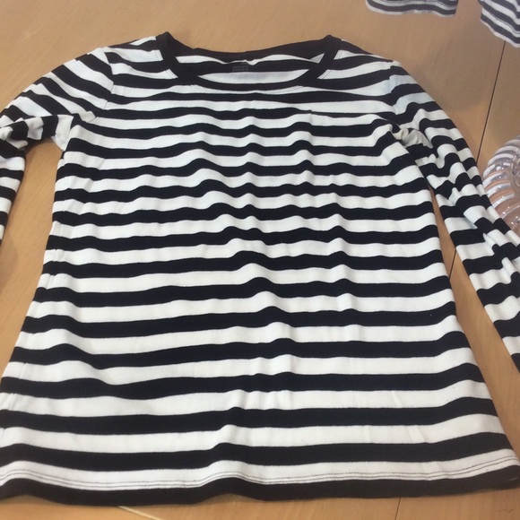Women’s 2 striped tops INC and Gap black and white - Picture 4 of 7